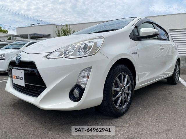 Toyota AQUA 2016-03 7561828-3