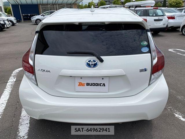 Toyota AQUA 2016-03 7561828-7