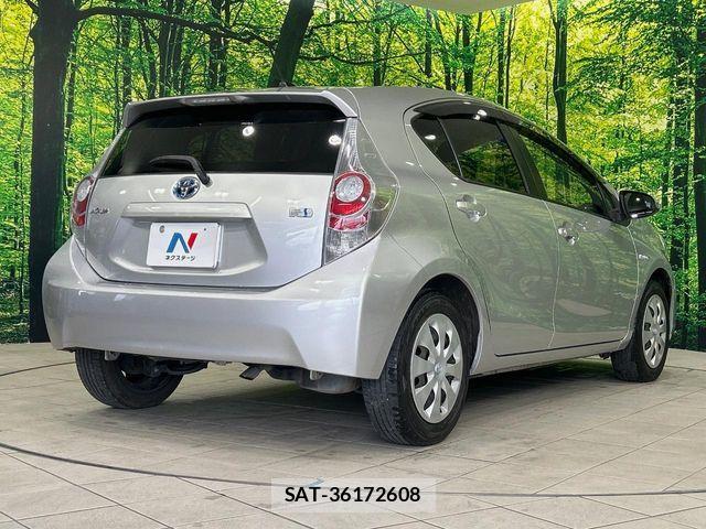 Toyota AQUA 2014-04 7561826-16