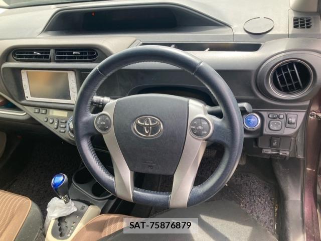Toyota AQUA 2014-02 7561831-12