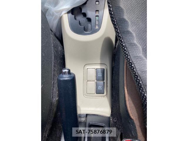 Toyota AQUA 2014-02 7561831-17