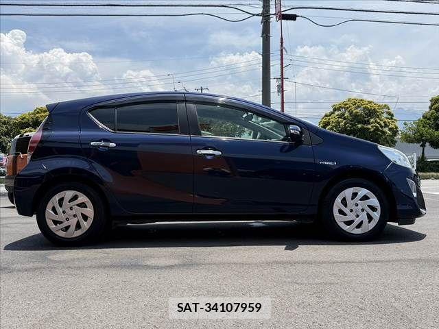 Toyota AQUA 2016-10 7561825-10