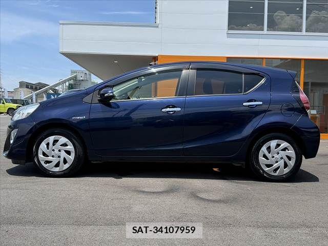 Toyota AQUA 2016-10 7561825-11