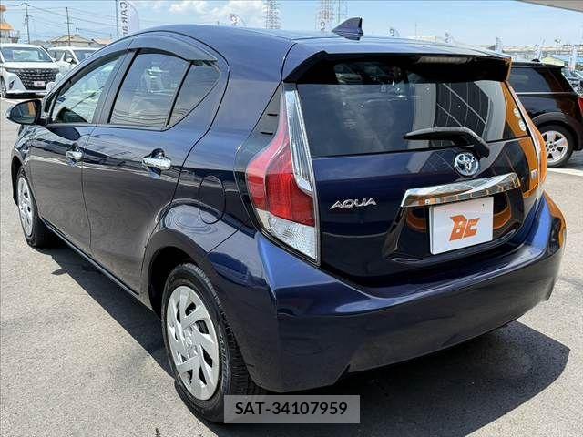 Toyota AQUA 2016-10 7561825-12