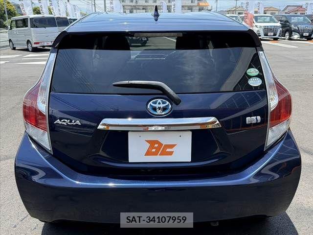 Toyota AQUA 2016-10 7561825-13