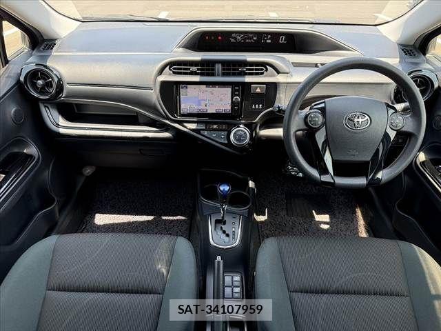 Toyota AQUA 2016-10 7561825-1