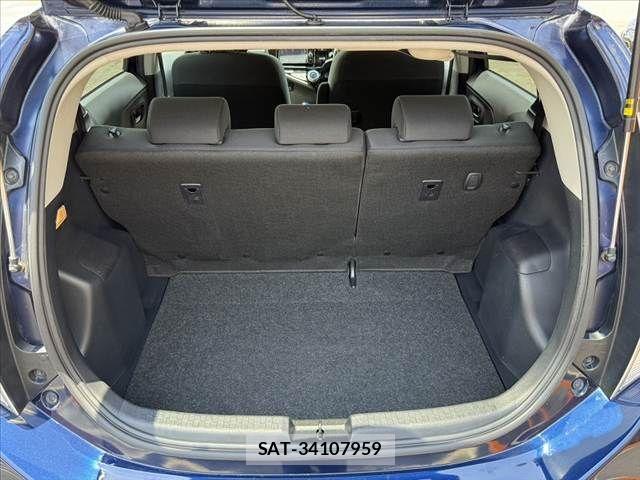 Toyota AQUA 2016-10 7561825-19