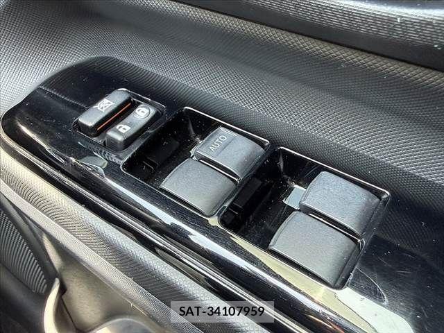 Toyota AQUA 2016-10 7561825-27