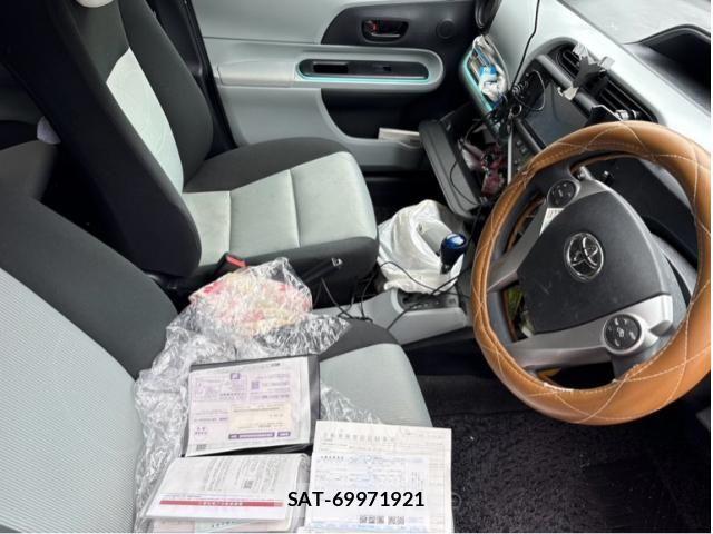 Toyota AQUA 2013-05 7561829-9