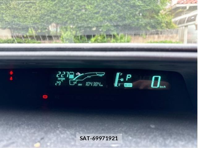 Toyota AQUA 2013-05 7561829-11