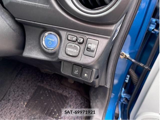 Toyota AQUA 2013-05 7561829-12