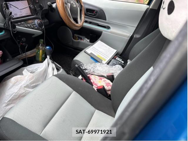 Toyota AQUA 2013-05 7561829-13