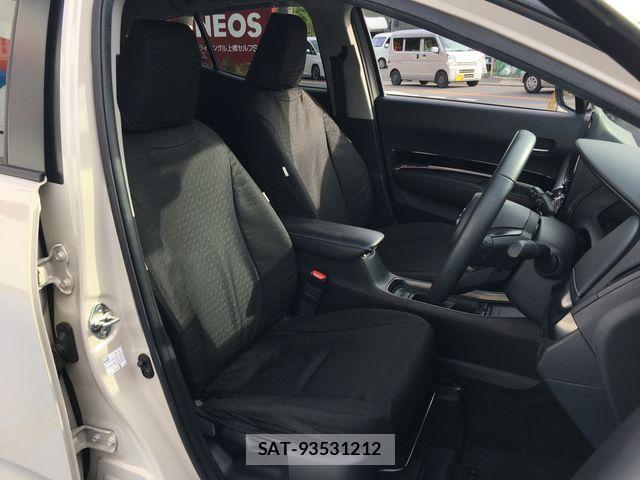 Toyota AQUA 2023-05 7561817-18