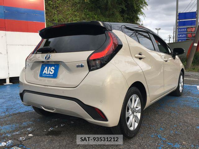 Toyota AQUA 2023-05 7561817-7