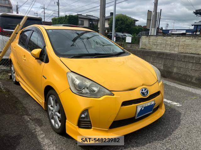 Toyota AQUA 2013-07 7561833-0