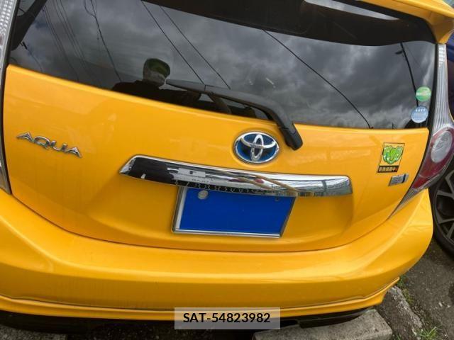 Toyota AQUA 2013-07 7561833-12