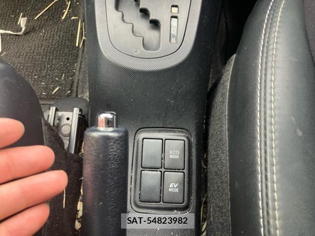 Toyota AQUA 2013-07 7561833-26