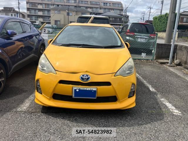 Toyota AQUA 2013-07 7561833-3