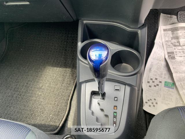 Toyota AQUA 2017-05 7561827-16