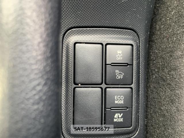 Toyota AQUA 2017-05 7561827-20