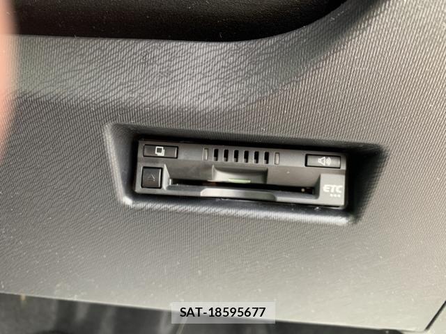 Toyota AQUA 2017-05 7561827-21