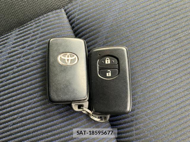 Toyota AQUA 2017-05 7561827-23
