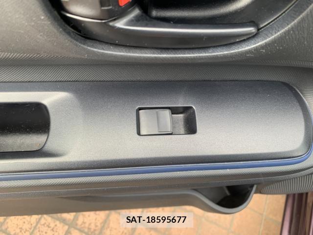 Toyota AQUA 2017-05 7561827-26