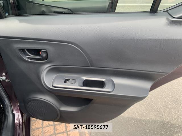 Toyota AQUA 2017-05 7561827-28