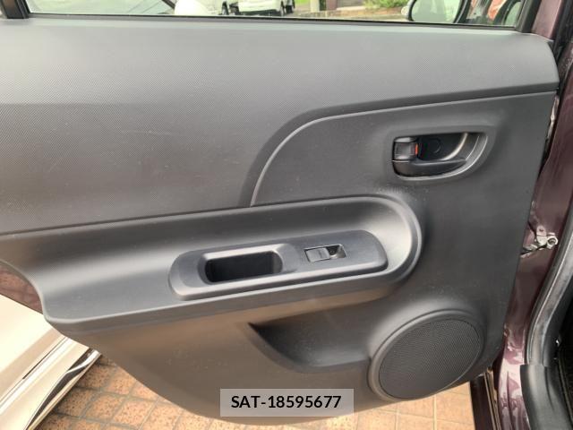 Toyota AQUA 2017-05 7561827-29