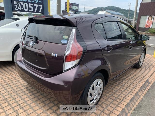 Toyota AQUA 2017-05 7561827-3