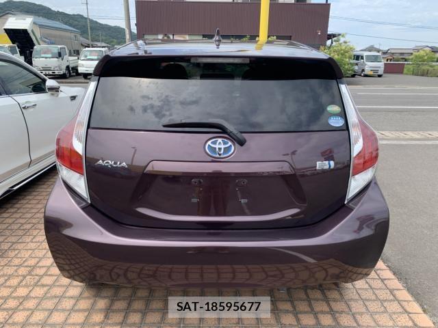 Toyota AQUA 2017-05 7561827-4