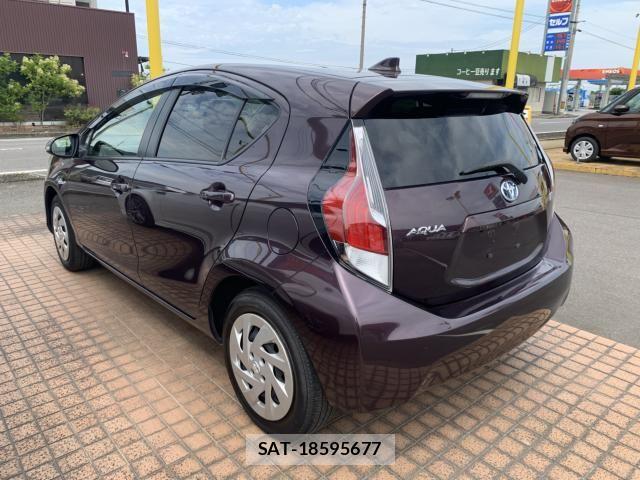 Toyota AQUA 2017-05 7561827-5
