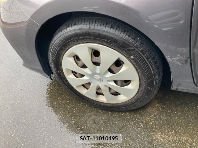 Toyota AQUA 2013-02 7614996-10