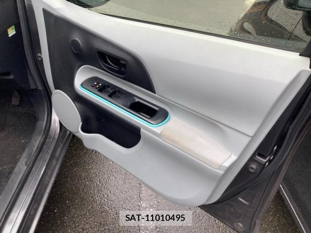 Toyota AQUA 2013-02 7614996-12