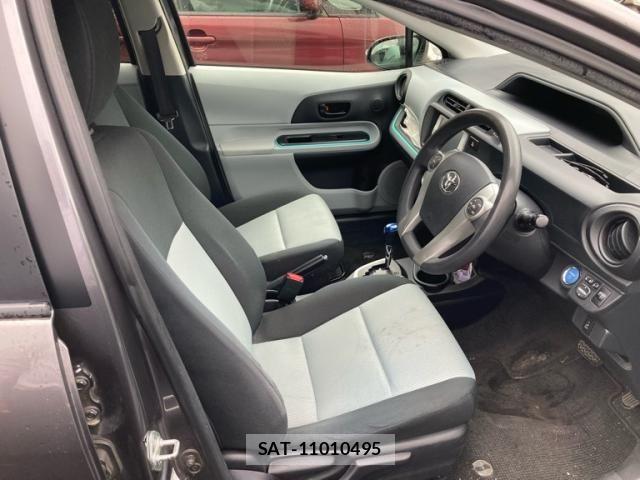 Toyota AQUA 2013-02 7614996-14