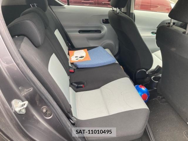 Toyota AQUA 2013-02 7614996-15