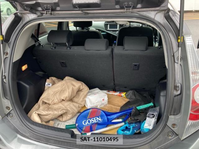 Toyota AQUA 2013-02 7614996-16