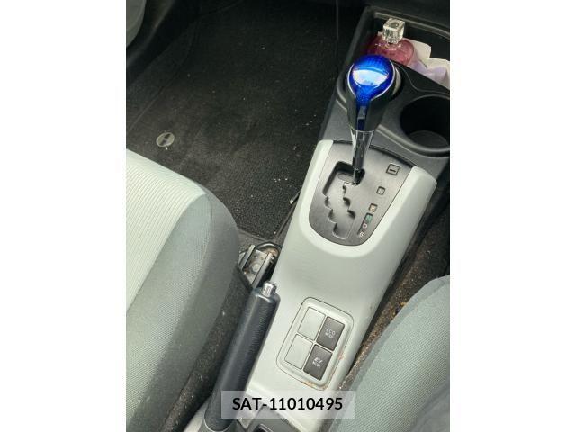 Toyota AQUA 2013-02 7614996-19