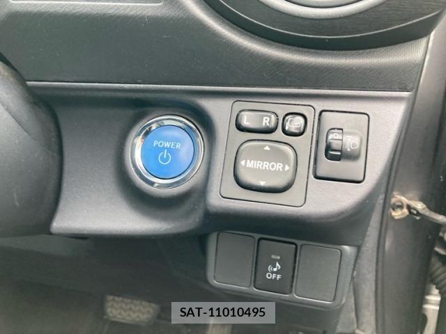 Toyota AQUA 2013-02 7614996-24