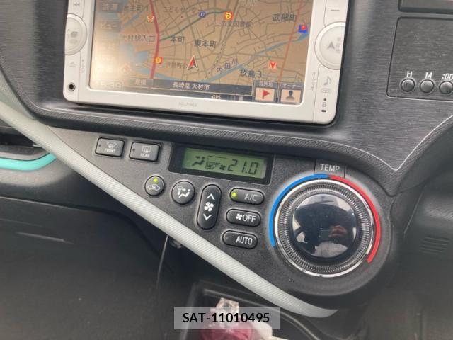 Toyota AQUA 2013-02 7614996-25