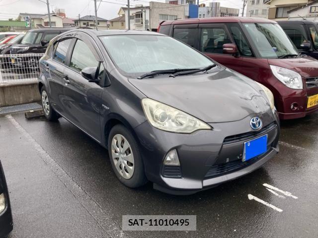 Toyota AQUA 2013-02 7614996-2