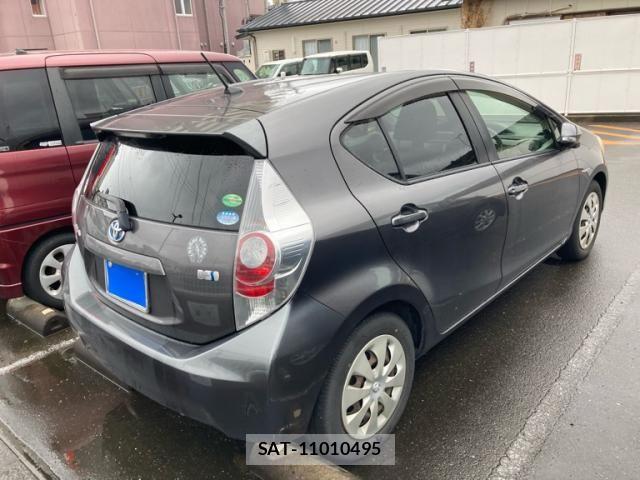 Toyota AQUA 2013-02 7614996-6