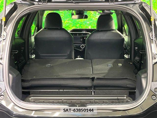Toyota AQUA 2018-01 7614928-11