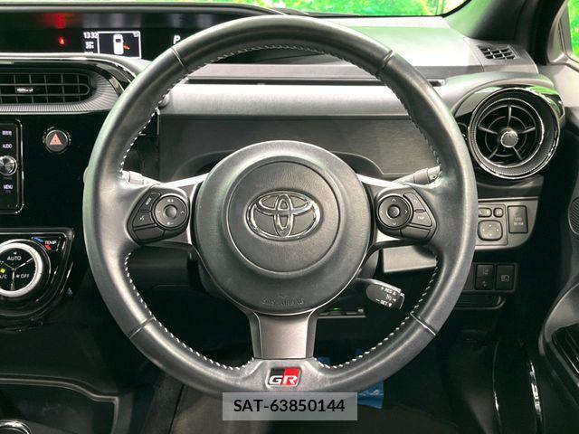 Toyota AQUA 2018-01 7614928-12