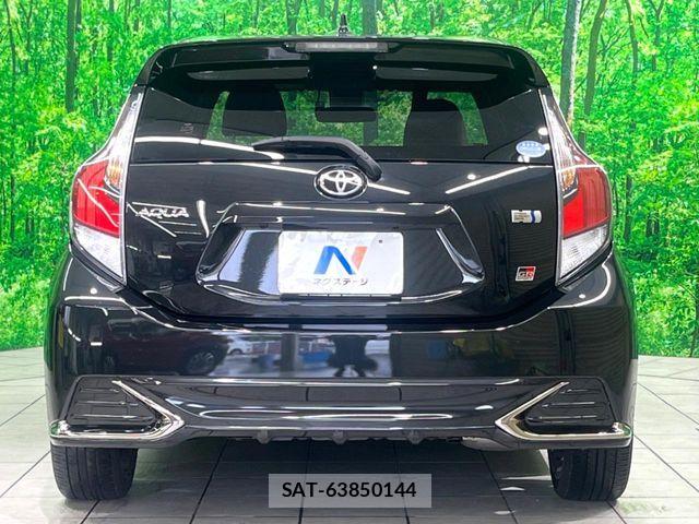 Toyota AQUA 2018-01 7614928-16