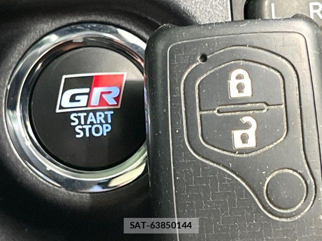 Toyota AQUA 2018-01 7614928-8