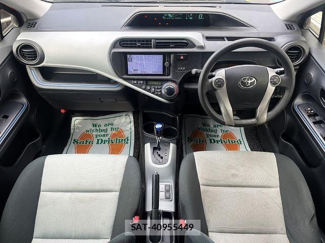 Toyota AQUA 2013-08 7614990-1