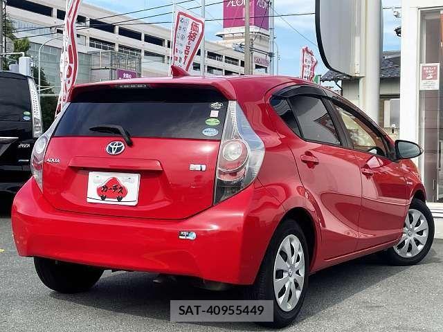 Toyota AQUA 2013-08 7614990-2