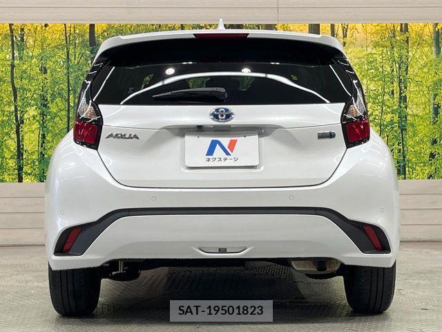 Toyota AQUA 2023-06 7614930-14