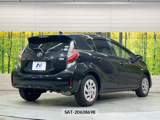 Toyota AQUA 2018-02 7614933-16
